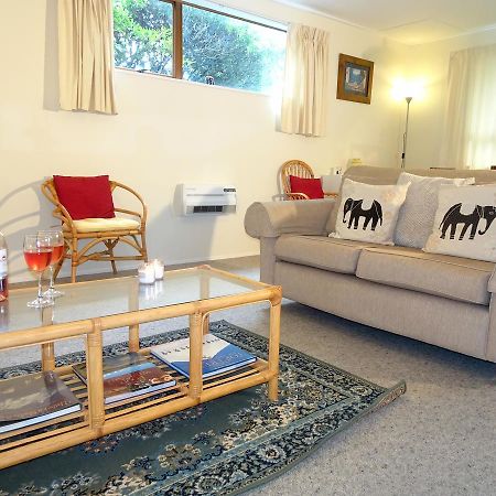 Smokebush Cottage - Holiday Home Exclusively Yours Turangi Exteriör bild