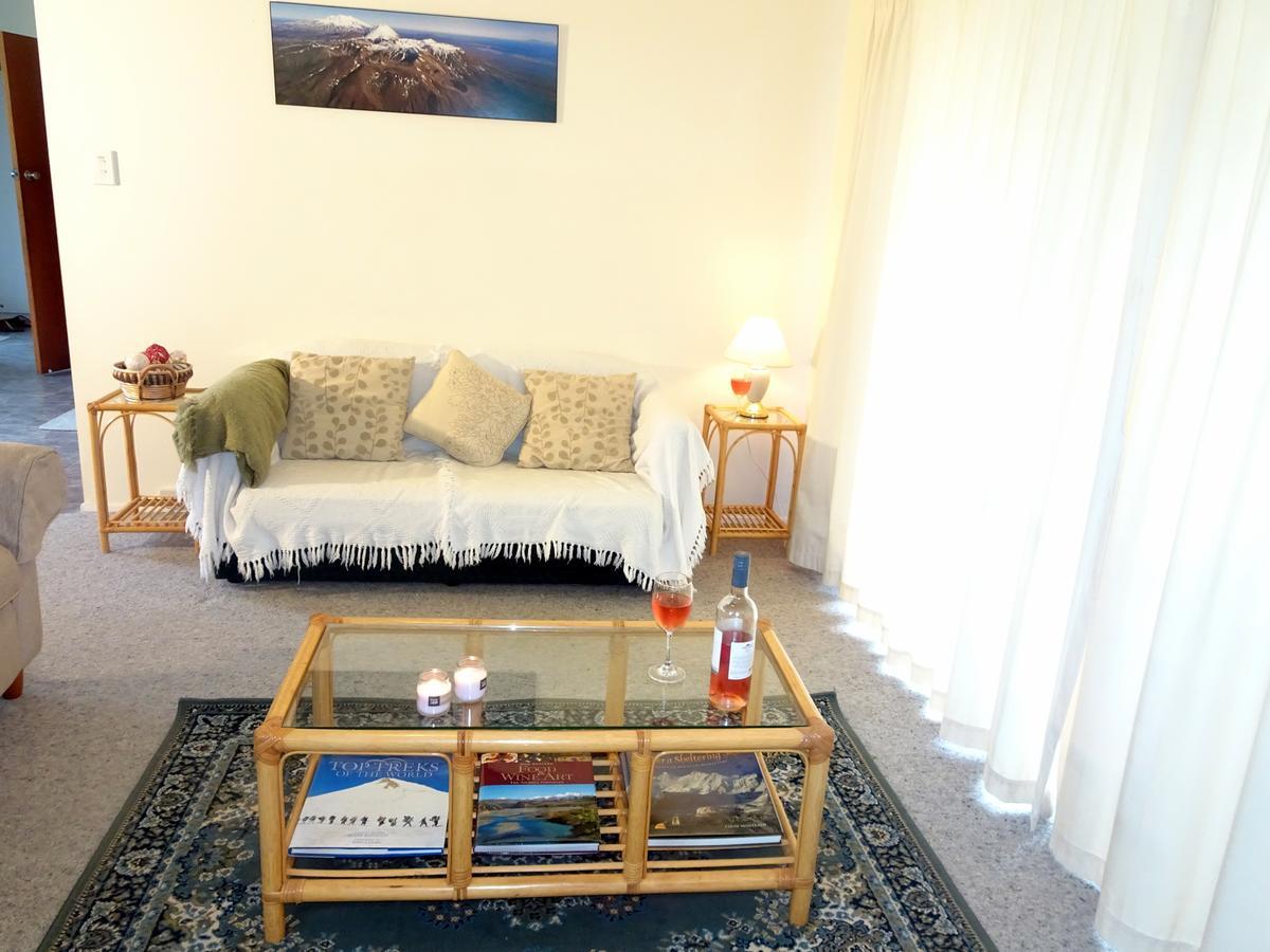 Smokebush Cottage - Holiday Home Exclusively Yours Turangi Exteriör bild