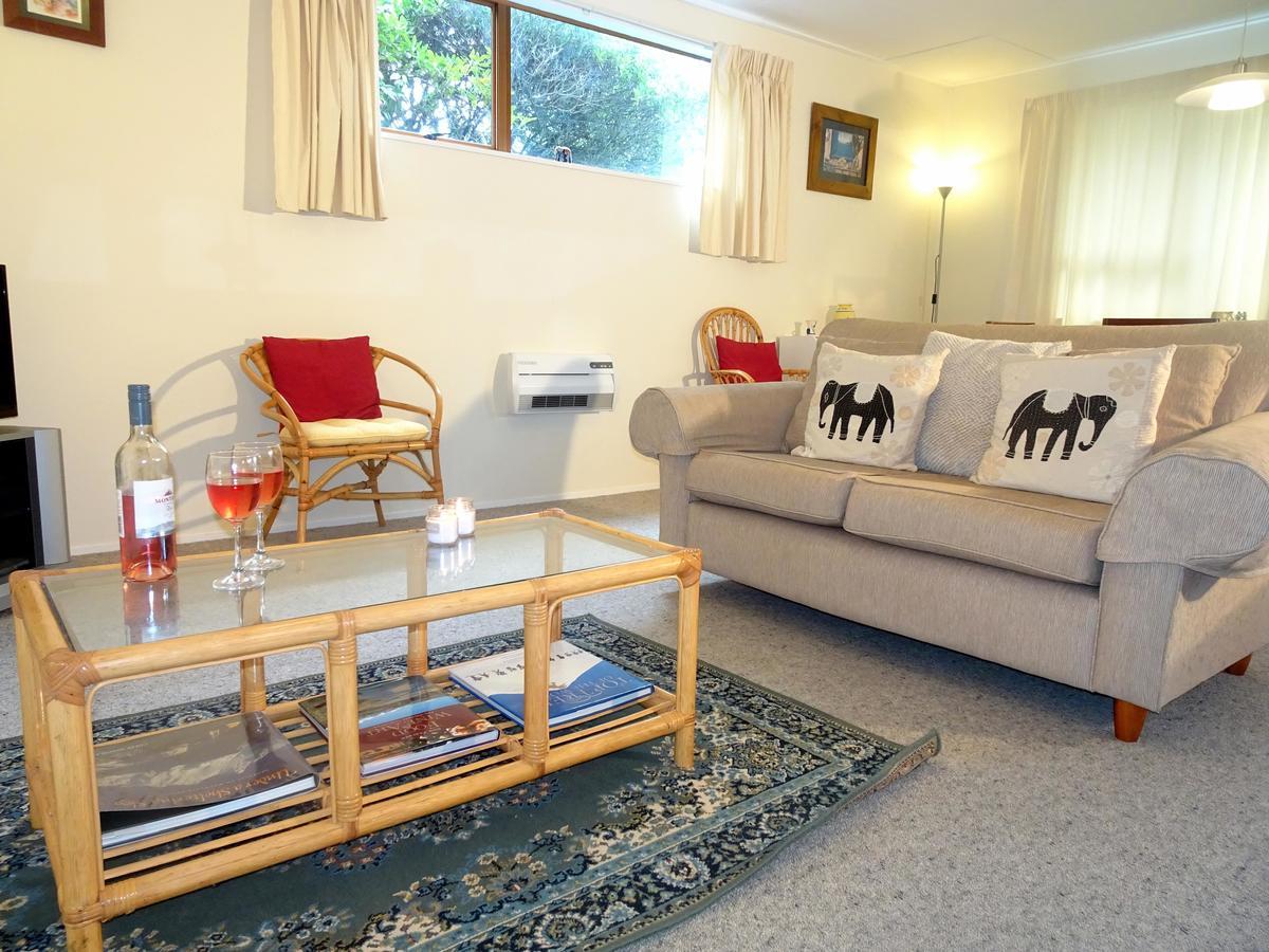 Smokebush Cottage - Holiday Home Exclusively Yours Turangi Exteriör bild